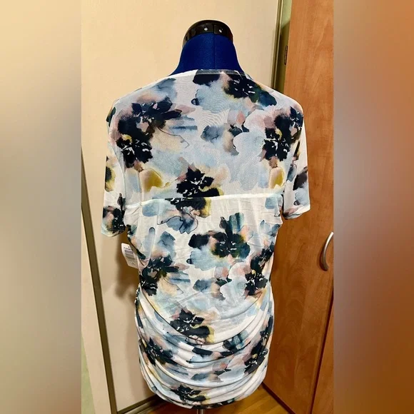 Multi-Floral Stretched Crew Neck Fitted Ruched Top - Picture 6 of 9